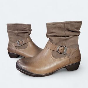 BOGS Brown Waterproof Leather Ankle Boots Size 7.5 Winter Cozy